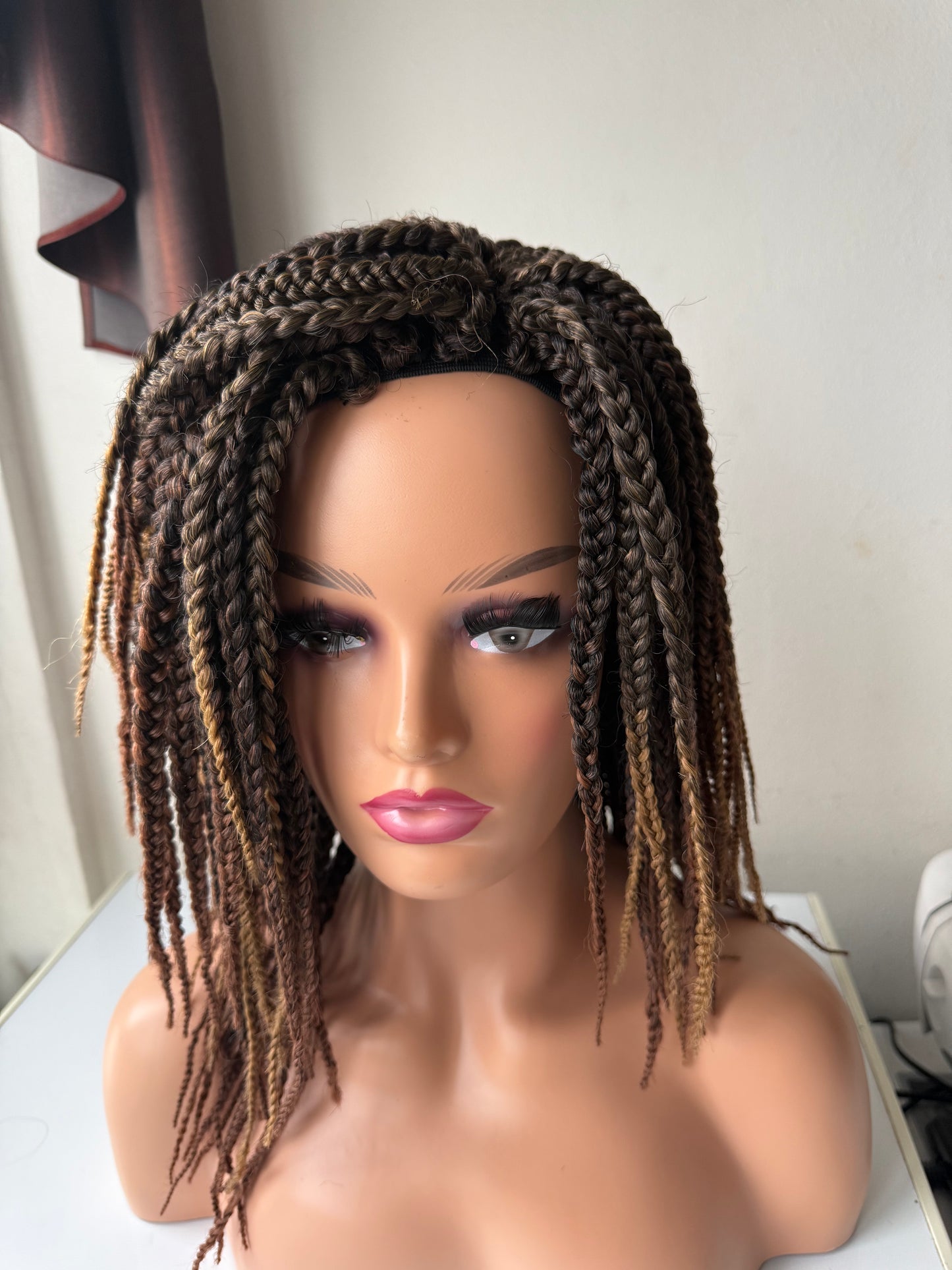 Perruque box braids tressée aux pointes marrons - Dinha