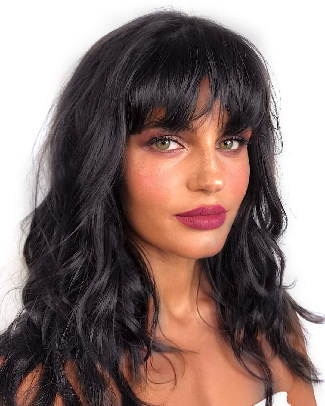Peruca brasileira com franja de cabelo raw ondulado natural - Lindorie