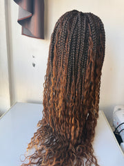 Dinha full lace boho Perruque en box braids tressée avec les mèches brésiliennes bouclées.