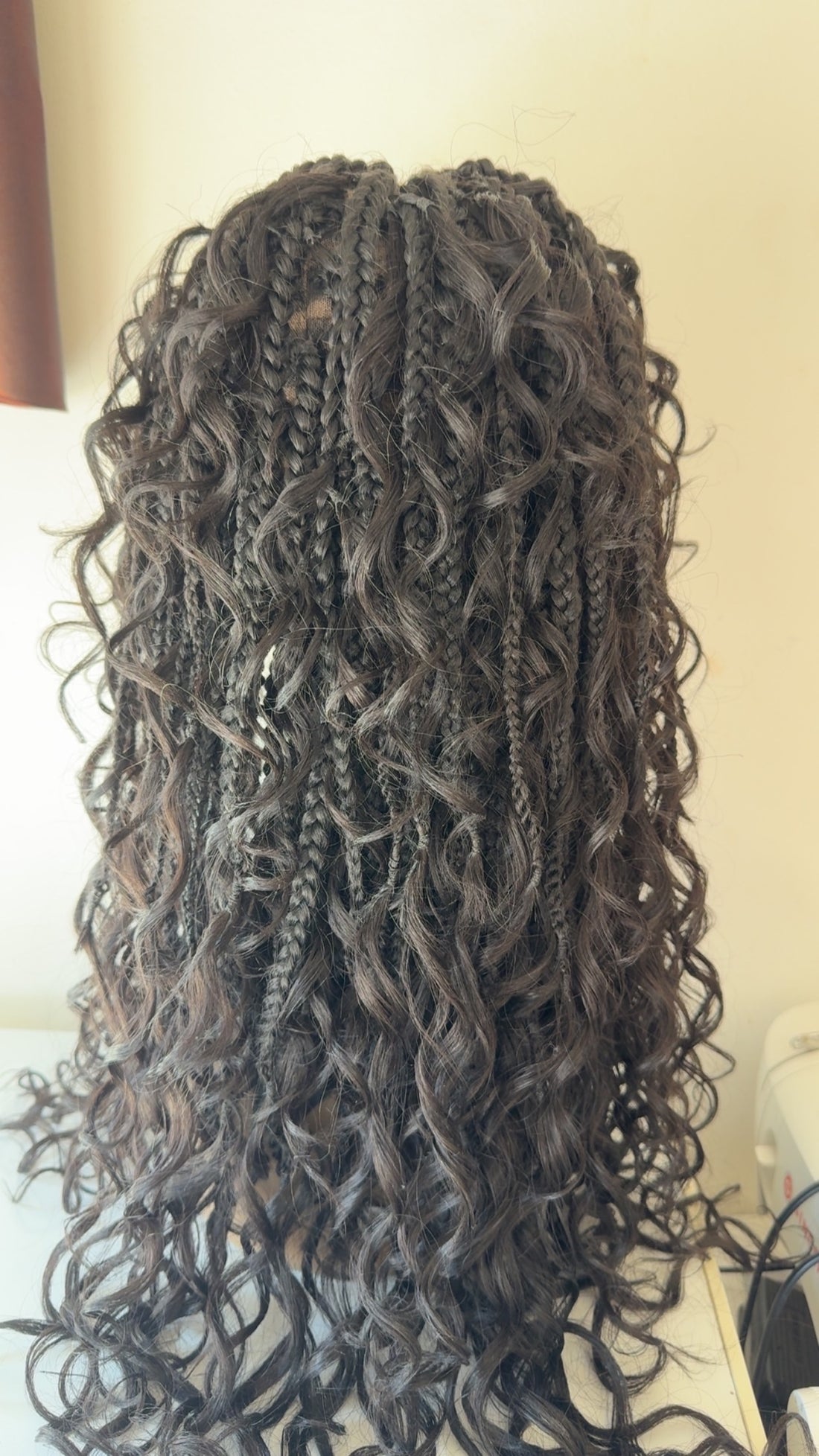 Stefy Full lace boho Perruque tressée box braid avec des boucles en cheveux naturels