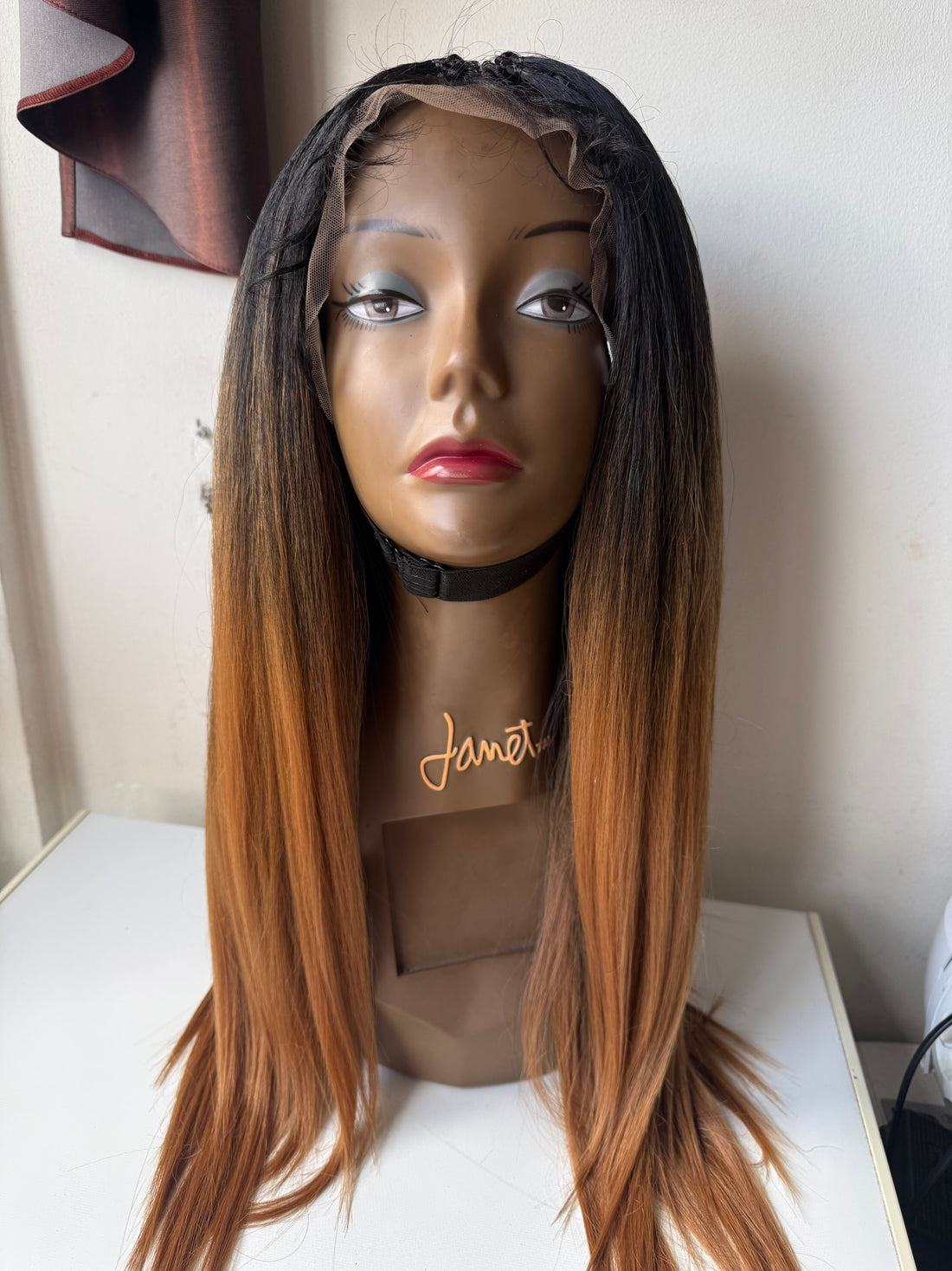 ELisa - Full lace semi brésilienne yaki lisse en cheveux semi naturels