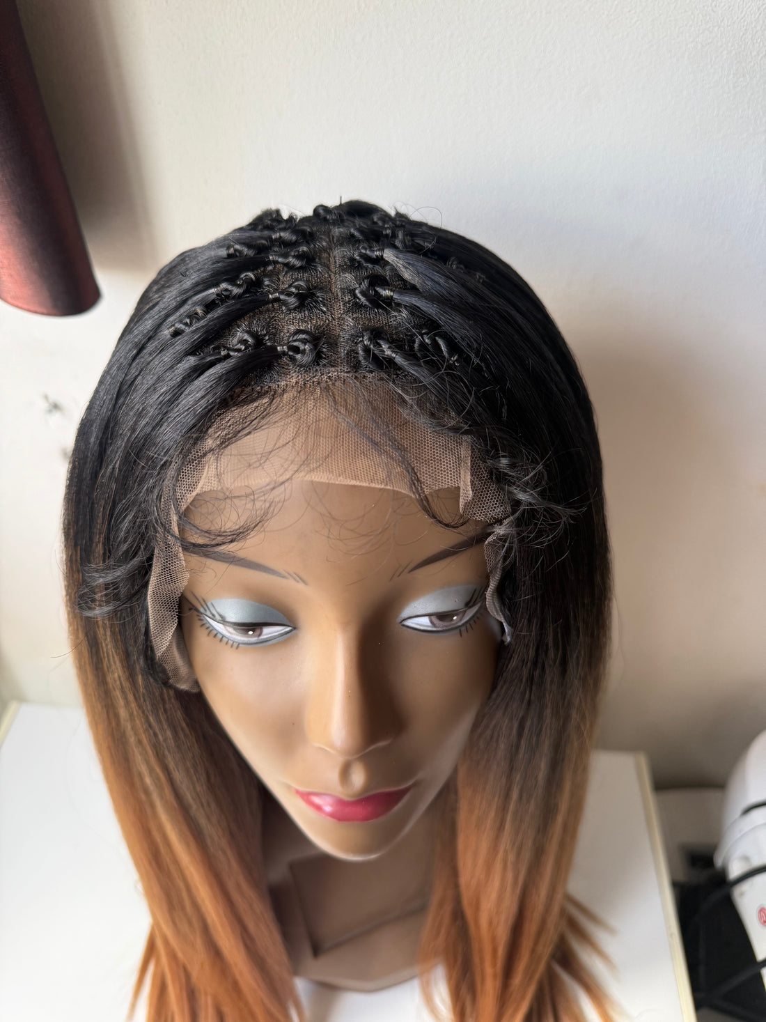 ELisa - Full lace semi brésilienne yaki lisse en cheveux semi naturels