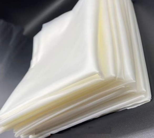 Tissu transparent PU pour fabrication des prothèses capillaires par injection des cheveux