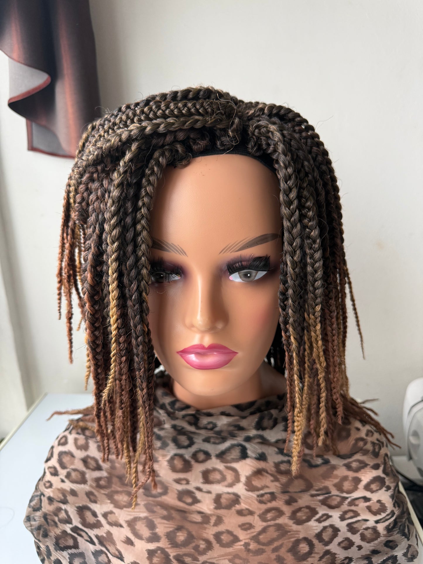 Perruque box braids tressée aux pointes marrons - Dinha