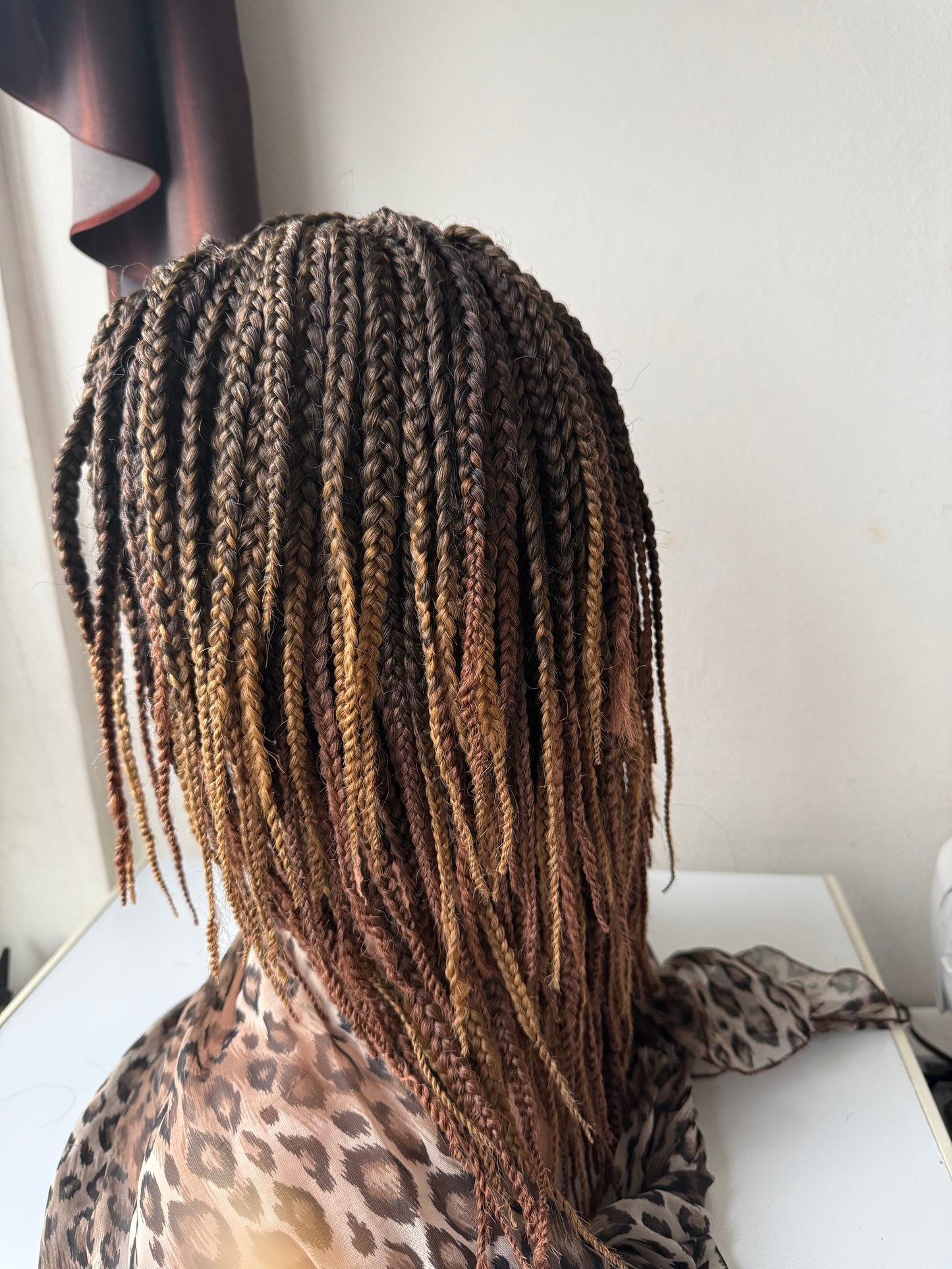 Perruque box braids tressée aux pointes marrons - Dinha