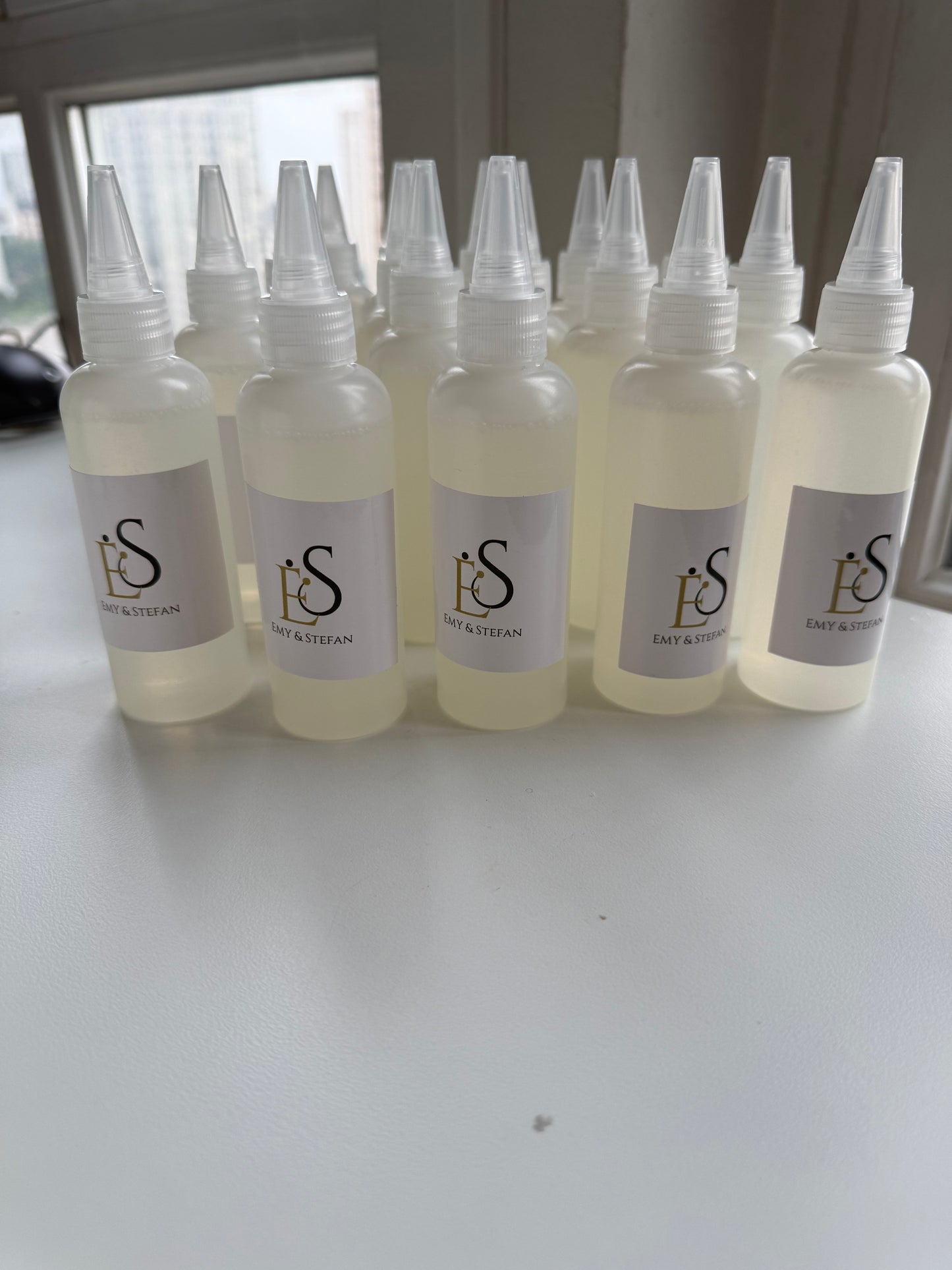 Colle pour scellement des cheveux injectés sur micro-peau