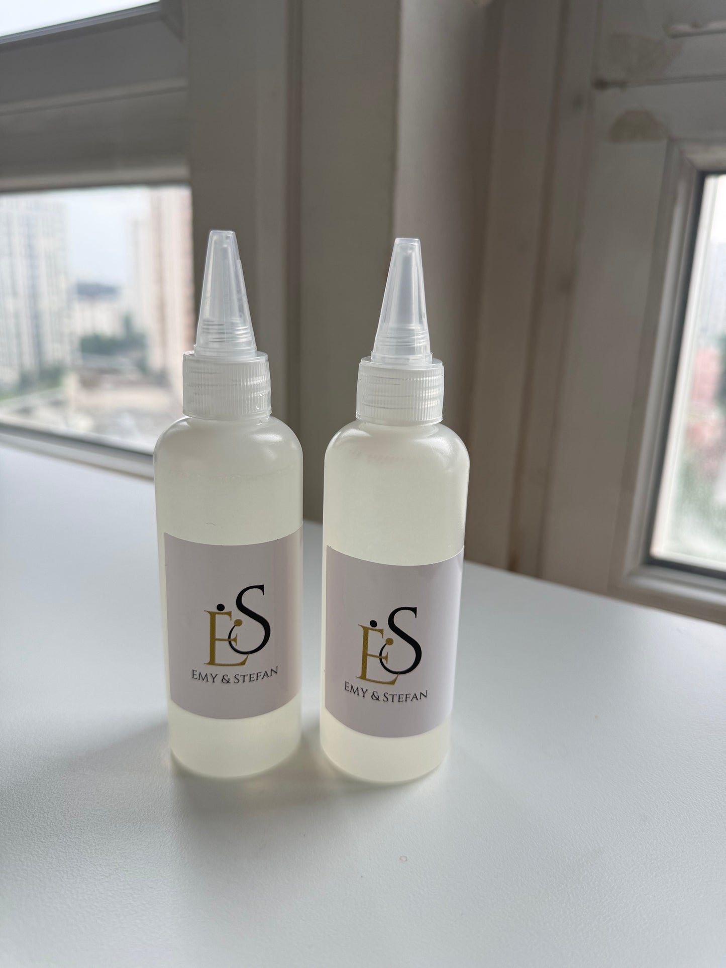 Colle pour scellement des cheveux injectés sur micro-peau