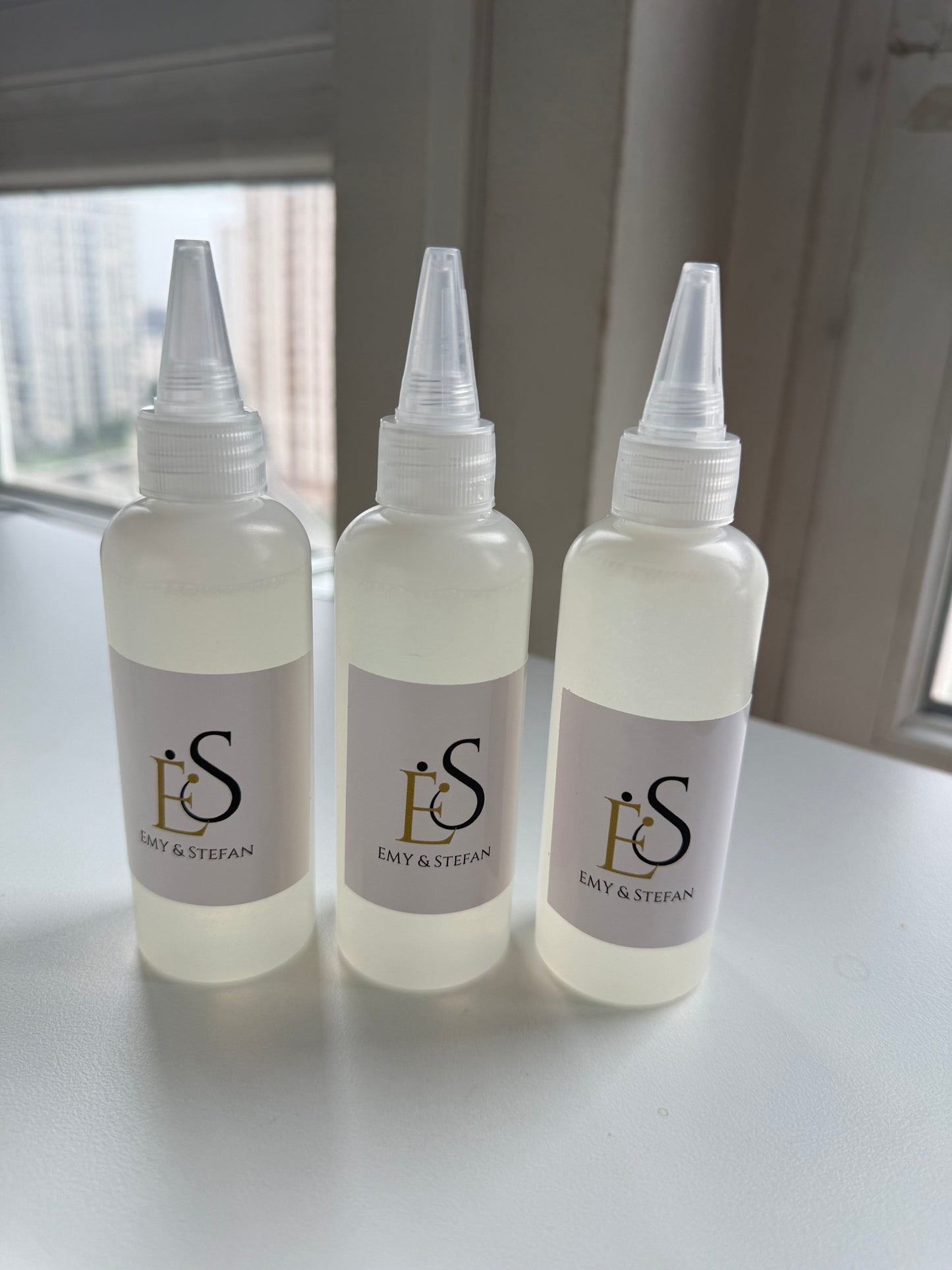Colle pour scellement des cheveux injectés sur micro-peau