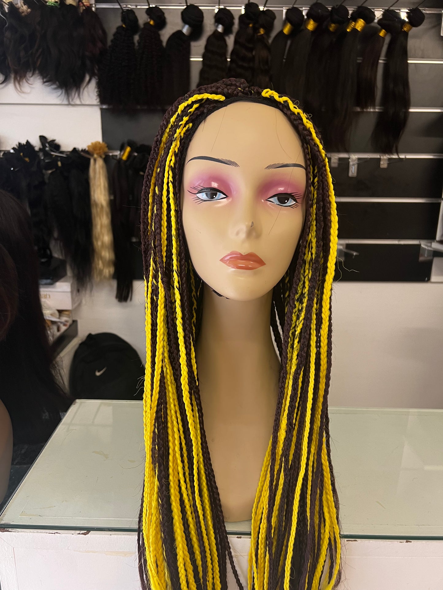 Perruque longue tressée Braids 32" mélange jaune et aubergine - Joana