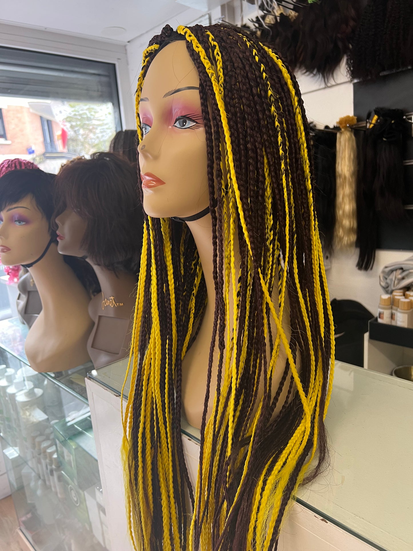 Perruque longue tressée Braids 32" mélange jaune et aubergine - Joana