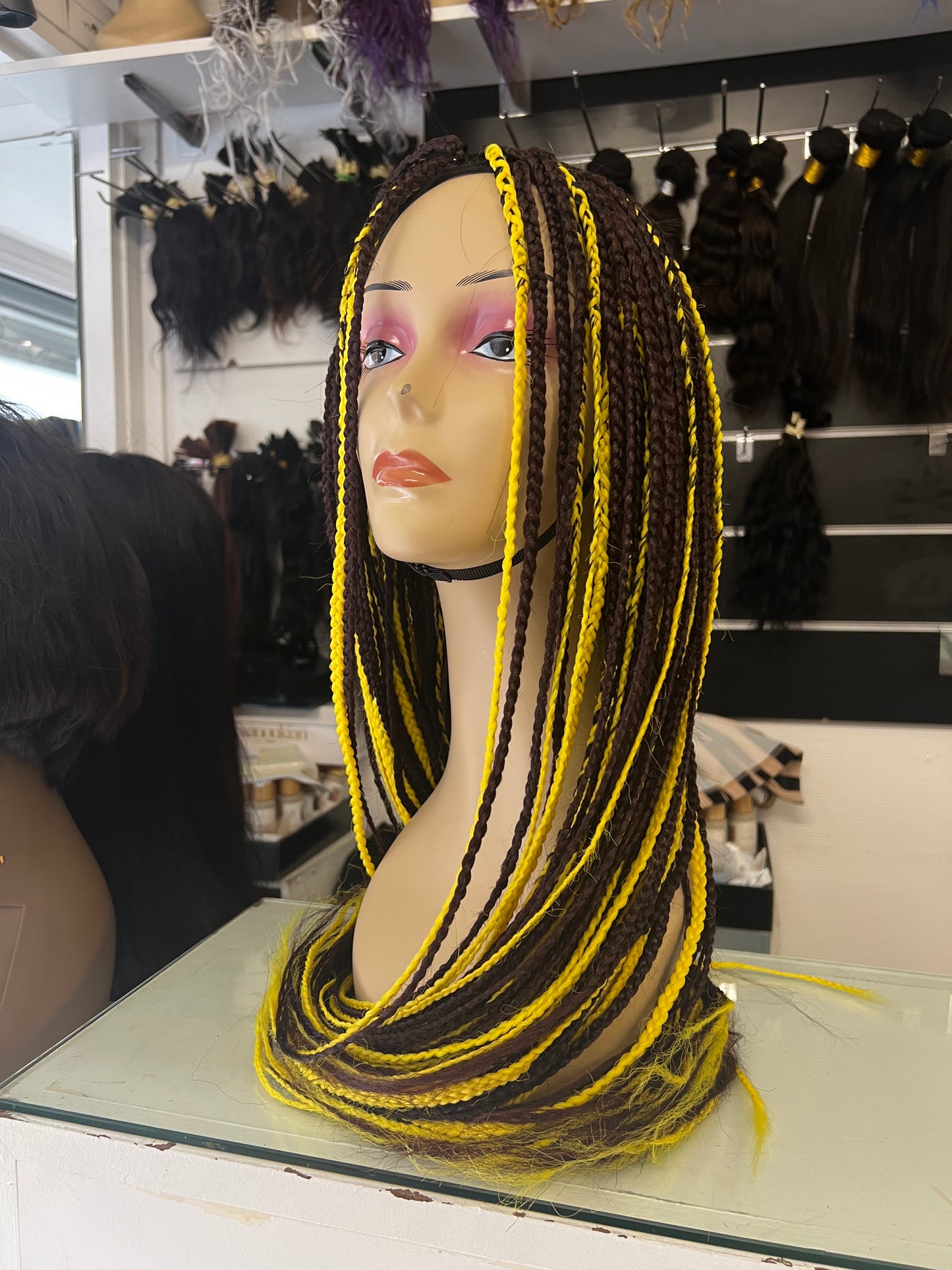 Perruque longue tressée Braids 32" mélange jaune et aubergine - Joana