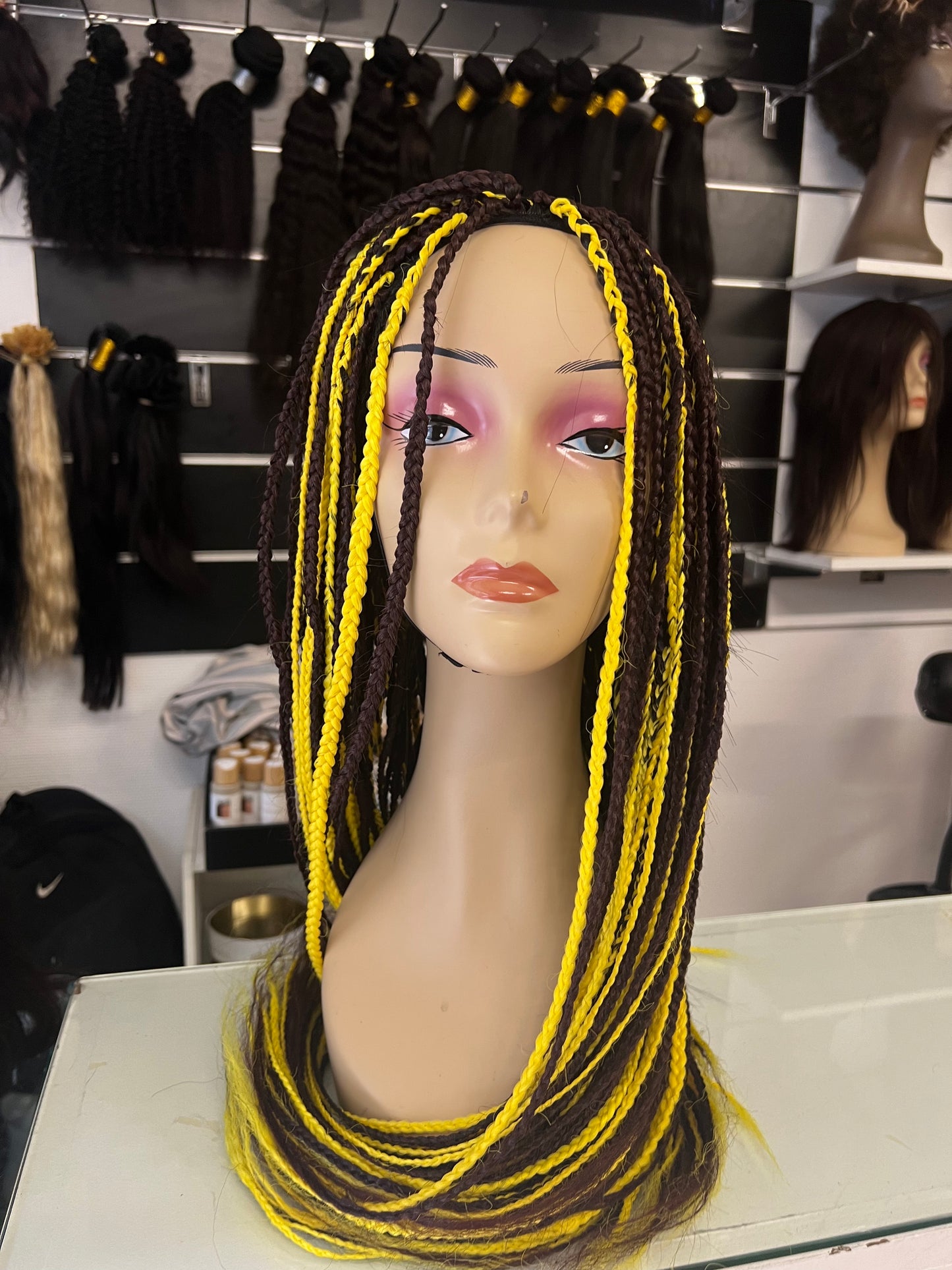 Perruque longue tressée Braids 32" mélange jaune et aubergine - Joana