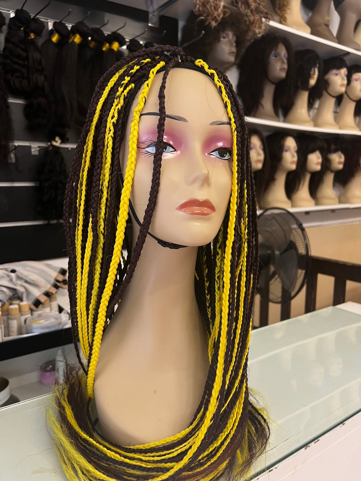 Perruque longue tressée Braids 32" mélange jaune et aubergine - Joana